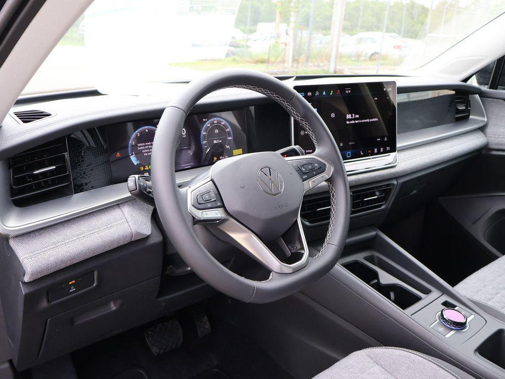 new 2025 Volkswagen Tiguan car, priced at $32,693