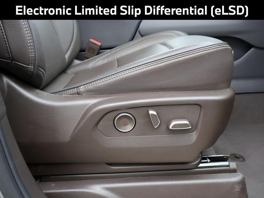 used 2024 GMC Yukon car, priced at $69,793