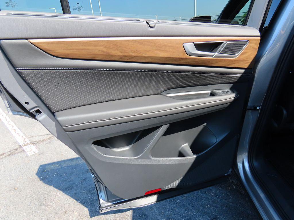 new 2025 Volkswagen Atlas car, priced at $47,246