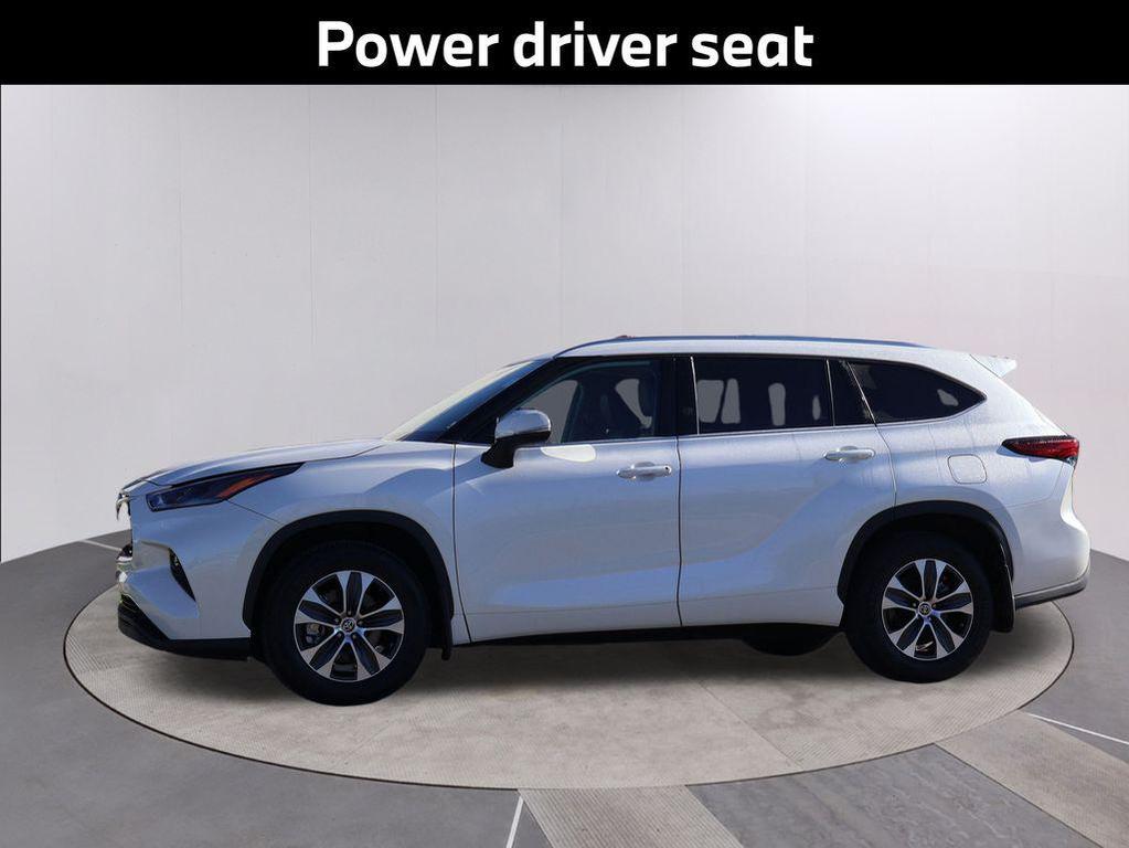 used 2021 Toyota Highlander car, priced at $29,992