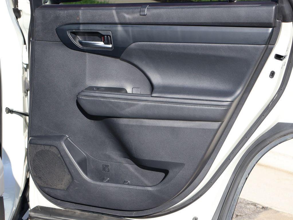 used 2021 Toyota Highlander car, priced at $29,992