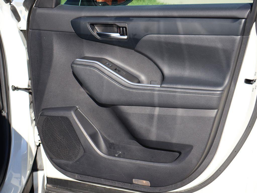 used 2021 Toyota Highlander car, priced at $29,992