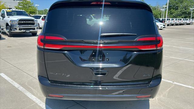 new 2024 Chrysler Pacifica car, priced at $48,123
