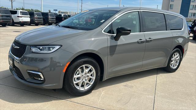 new 2024 Chrysler Pacifica car, priced at $49,101