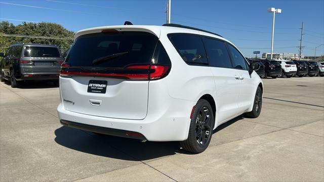 new 2024 Chrysler Pacifica car, priced at $42,698