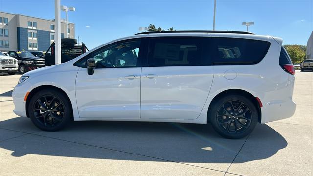 new 2024 Chrysler Pacifica car, priced at $42,698