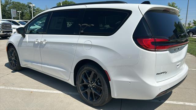 new 2024 Chrysler Pacifica car, priced at $46,102