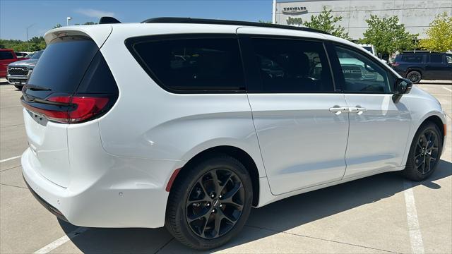 new 2024 Chrysler Pacifica car, priced at $46,102