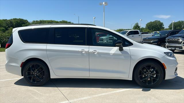 new 2024 Chrysler Pacifica car, priced at $46,102