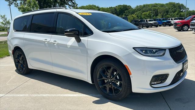 new 2024 Chrysler Pacifica car, priced at $46,102