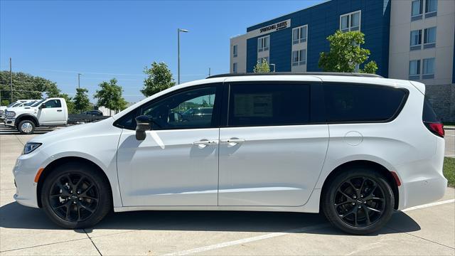 new 2024 Chrysler Pacifica car, priced at $46,102