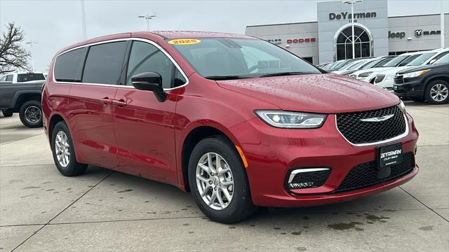 new 2025 Chrysler Pacifica car, priced at $40,721