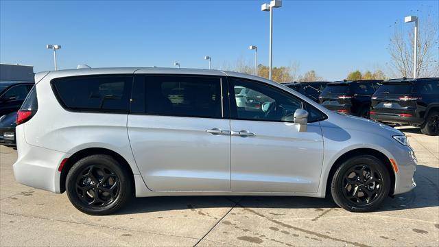 used 2022 Chrysler Pacifica Hybrid car, priced at $34,890