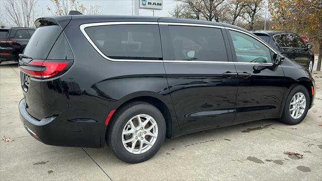 new 2025 Chrysler Pacifica car, priced at $41,775