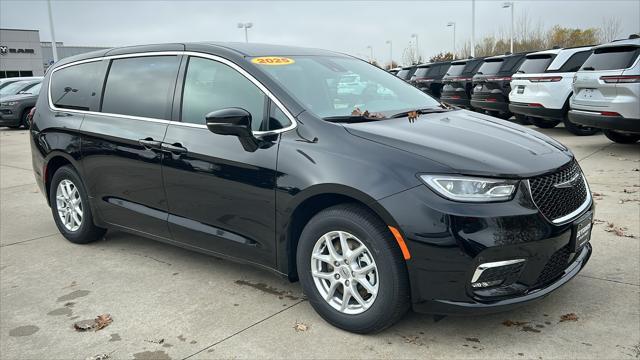 new 2025 Chrysler Pacifica car, priced at $41,775