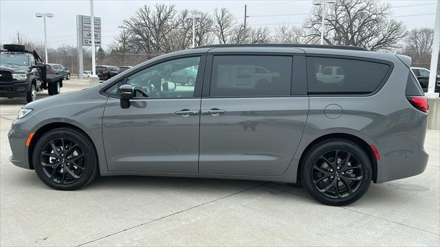 new 2025 Chrysler Pacifica car, priced at $48,214