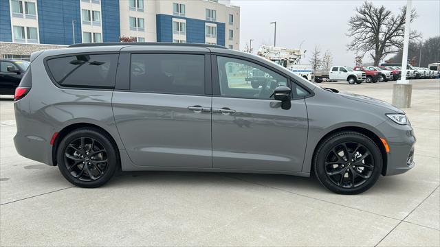 new 2025 Chrysler Pacifica car, priced at $48,214