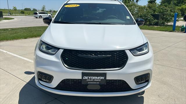 new 2024 Chrysler Pacifica car, priced at $46,102