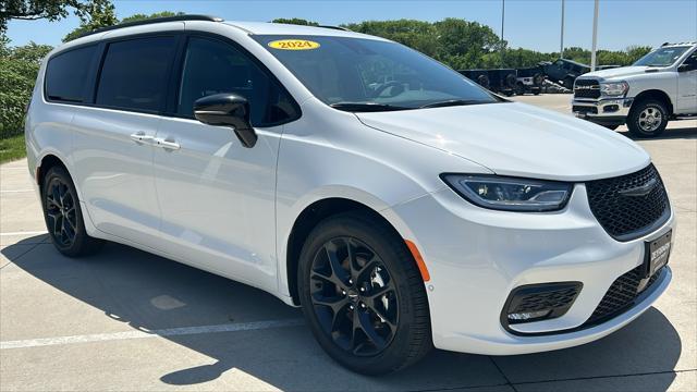 new 2024 Chrysler Pacifica car, priced at $46,102