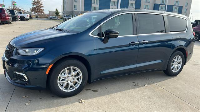 new 2025 Chrysler Pacifica car, priced at $43,373