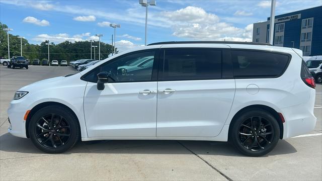 new 2024 Chrysler Pacifica car, priced at $46,407