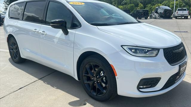 new 2024 Chrysler Pacifica car, priced at $46,407