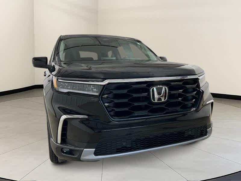 new 2025 Honda Pilot car, priced at $44,825