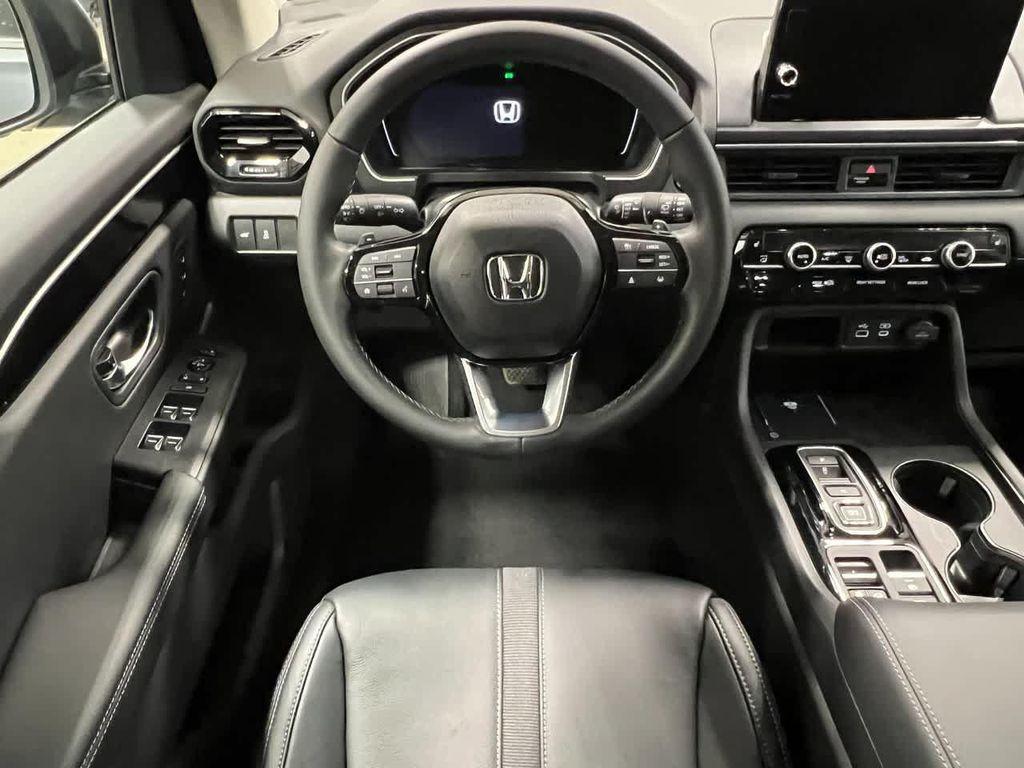 new 2025 Honda Pilot car, priced at $44,825