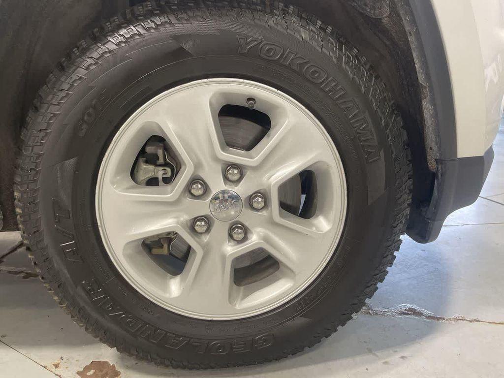 used 2015 Jeep Grand Cherokee car, priced at $8,500