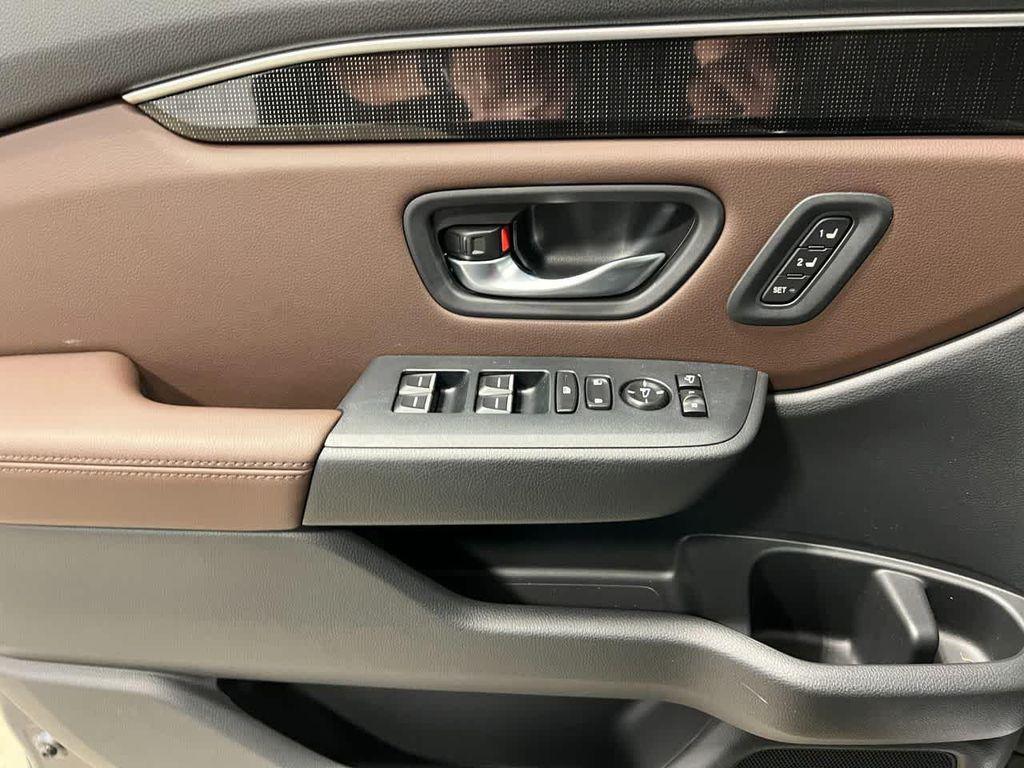 new 2025 Honda Pilot car, priced at $52,575
