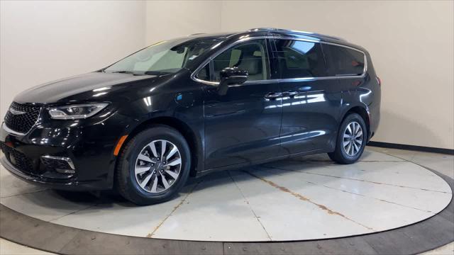 used 2021 Chrysler Pacifica Hybrid car, priced at $23,621