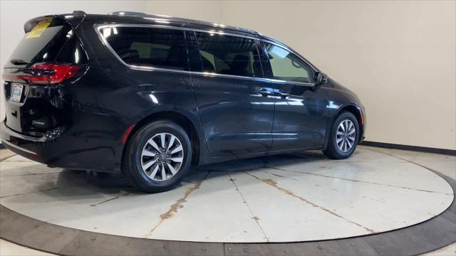 used 2021 Chrysler Pacifica Hybrid car, priced at $23,621
