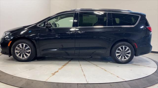 used 2021 Chrysler Pacifica Hybrid car, priced at $23,621