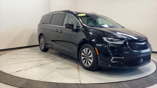 used 2021 Chrysler Pacifica Hybrid car, priced at $23,621
