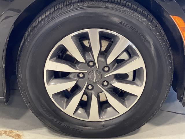 used 2021 Chrysler Pacifica Hybrid car, priced at $23,621