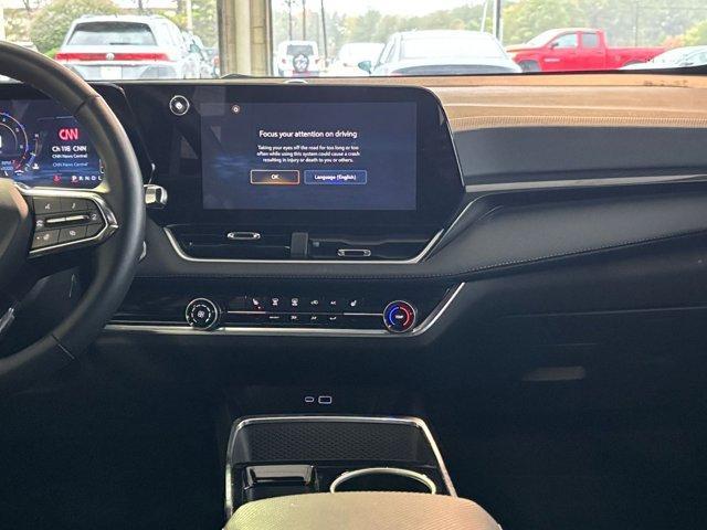 used 2025 Chevrolet Equinox car, priced at $24,124