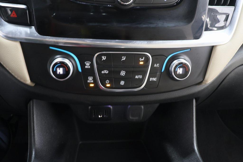 used 2022 Chevrolet Traverse car, priced at $23,380