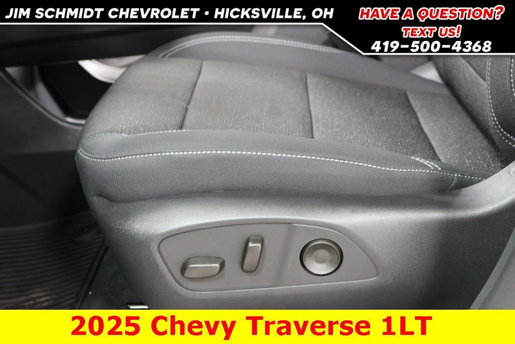 new 2025 Chevrolet Traverse car, priced at $40,500