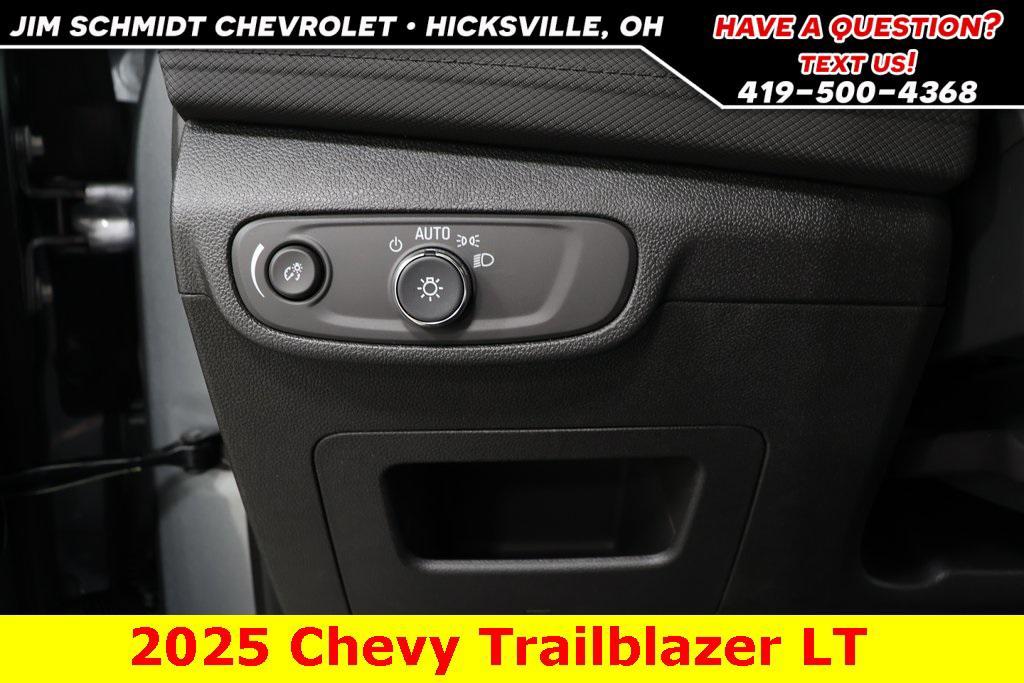 new 2025 Chevrolet TrailBlazer car, priced at $27,500