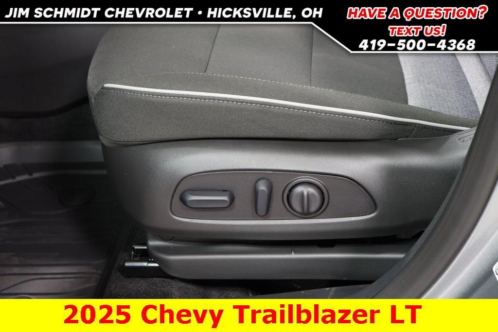 new 2025 Chevrolet TrailBlazer car, priced at $27,500