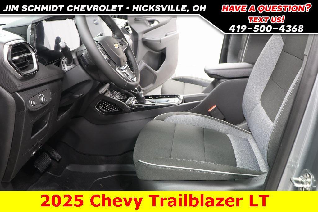new 2025 Chevrolet TrailBlazer car, priced at $27,500