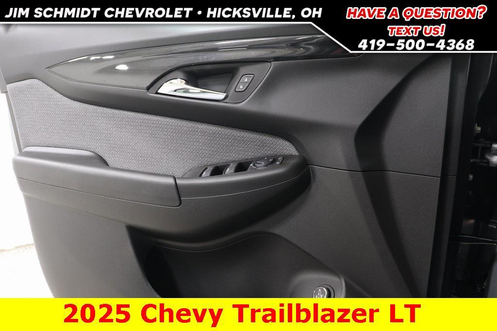 new 2025 Chevrolet TrailBlazer car, priced at $27,500