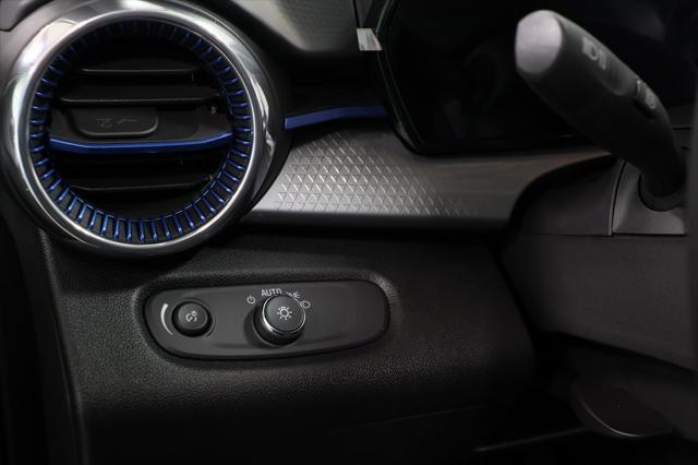new 2025 Chevrolet Trax car, priced at $25,675