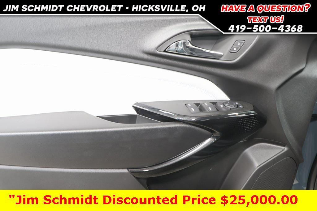 new 2025 Chevrolet Trax car, priced at $25,000