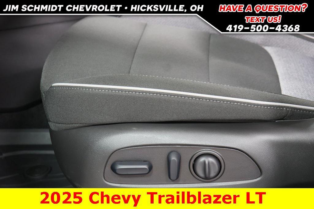 new 2025 Chevrolet TrailBlazer car, priced at $29,345