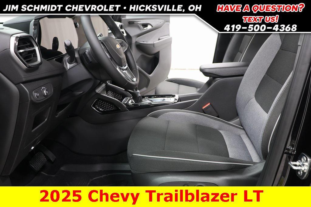 new 2025 Chevrolet TrailBlazer car, priced at $29,345