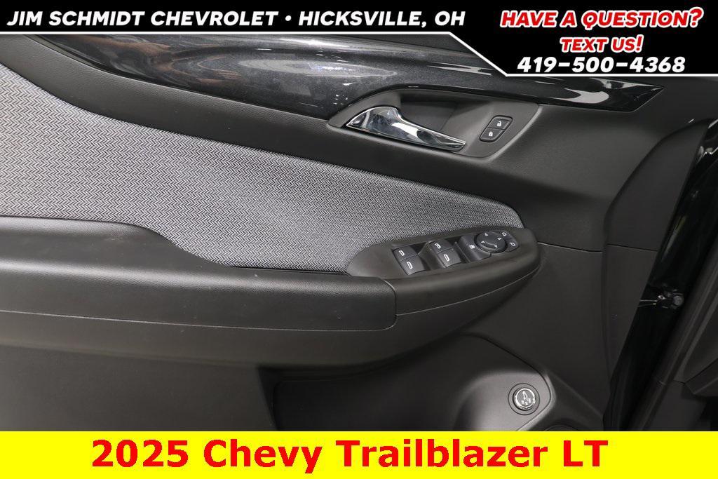 new 2025 Chevrolet TrailBlazer car, priced at $29,345