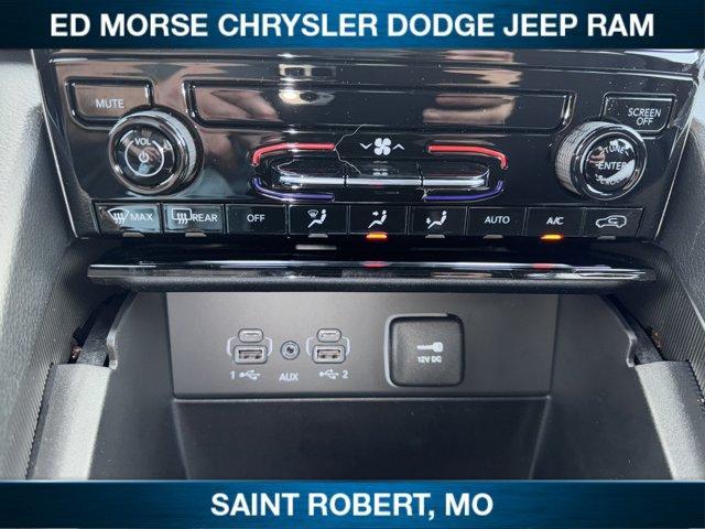 new 2025 Jeep Grand Cherokee car, priced at $40,160