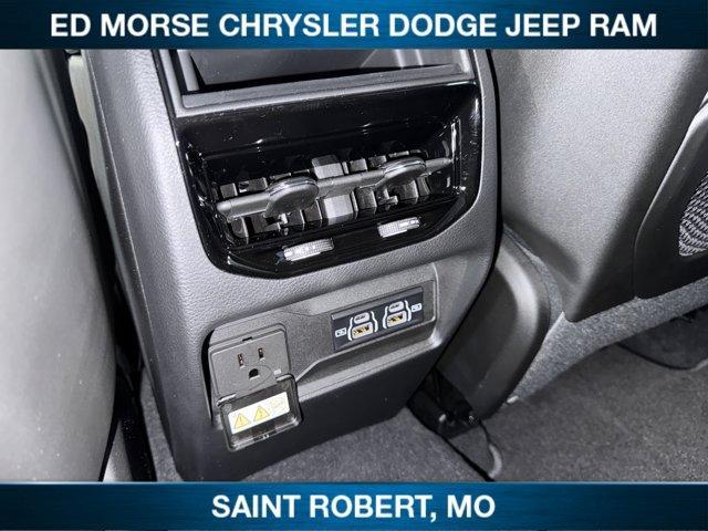 new 2025 Jeep Grand Cherokee car, priced at $45,204