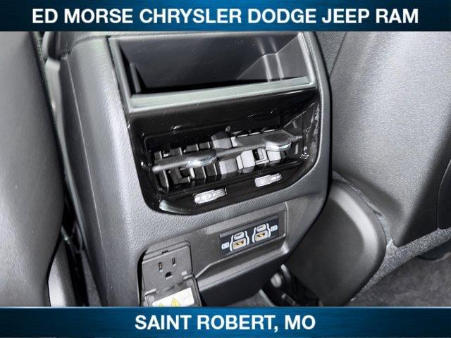 new 2025 Jeep Grand Cherokee car, priced at $45,204